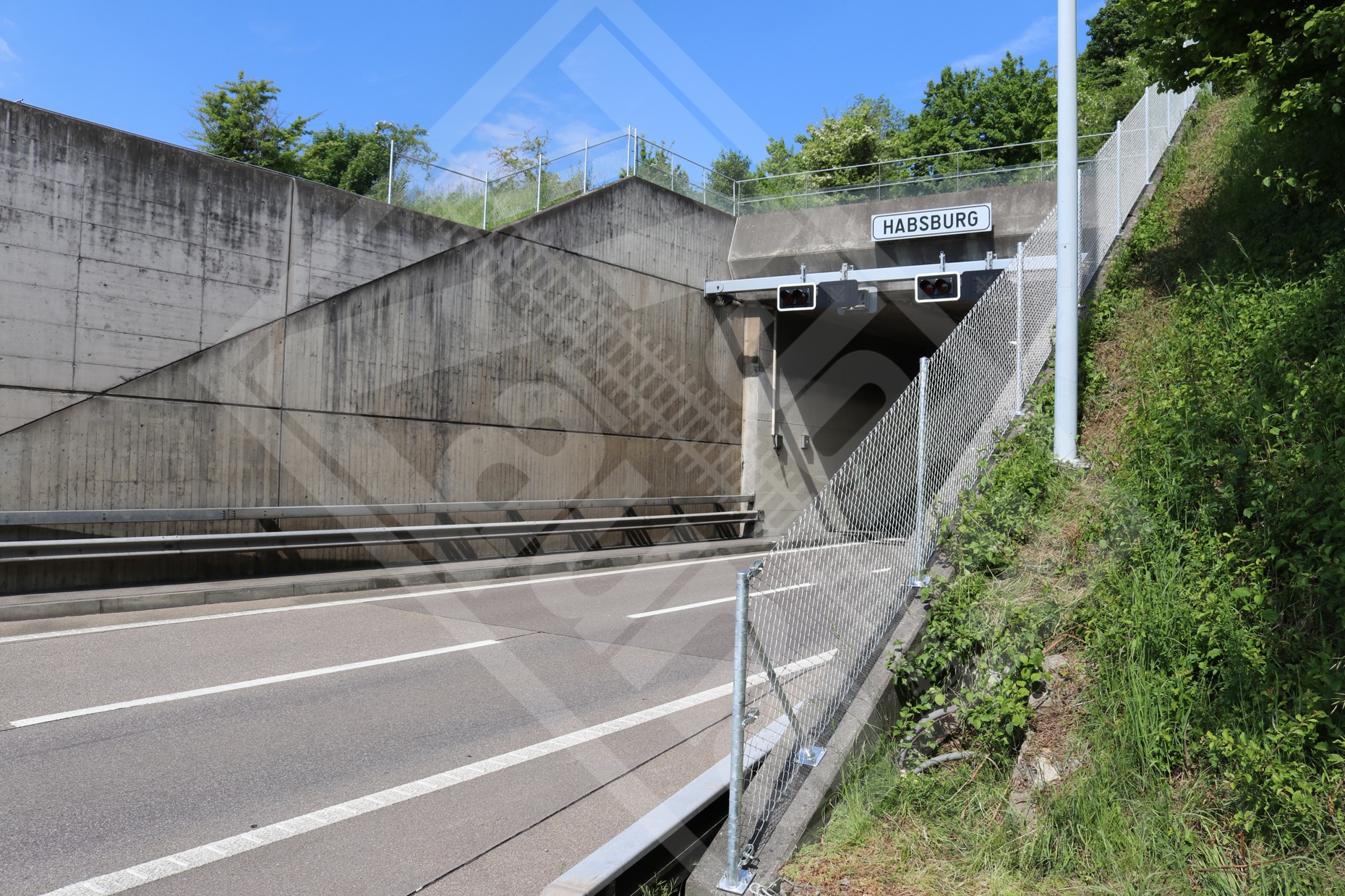 20 Absturzsicherung auf Mauer