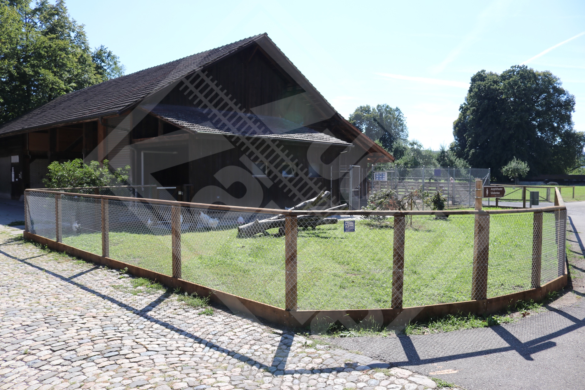 5 Hühnergehege mit 1 Holz- Querlatte unten Diagonalgeflecht u. Sockelbrett