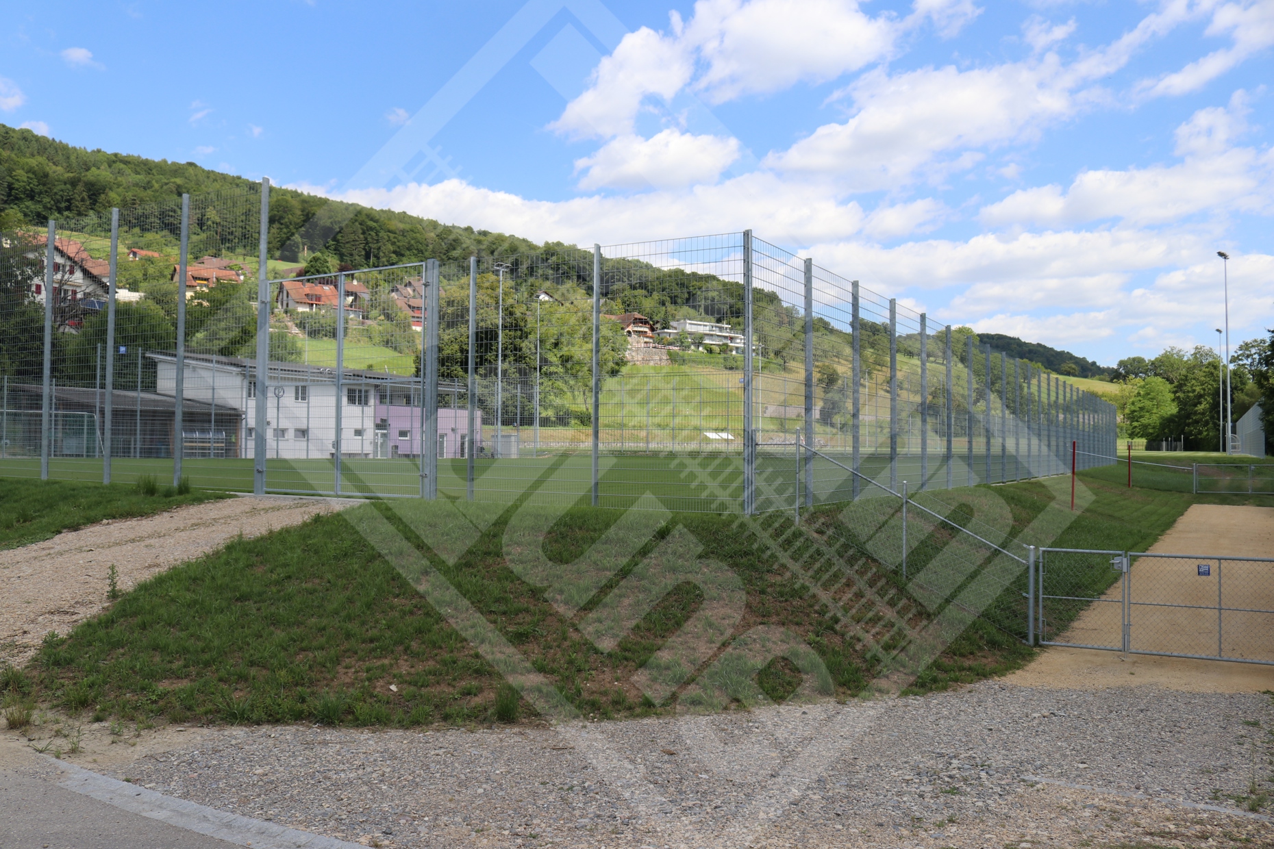 17 Ballfang mit Doppelstab-Gittermatten verzinkt