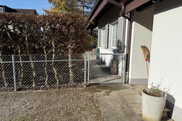 Diagonalgeflechtzaun mit Rohrrahmentüre in Rheinfelden