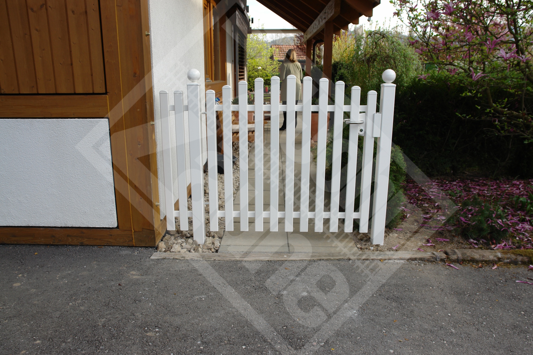 3 Aluminium-Staketentüre geschweift