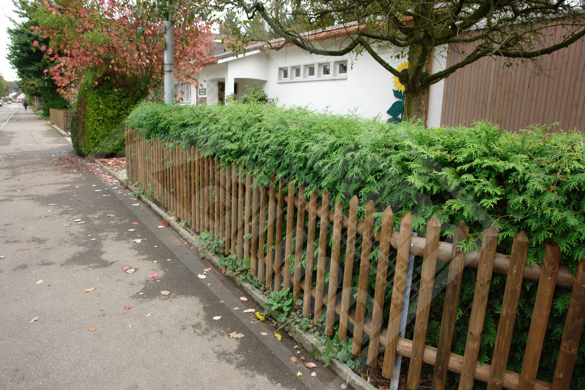 4 Palisadenzaun bei einem Kindergarten