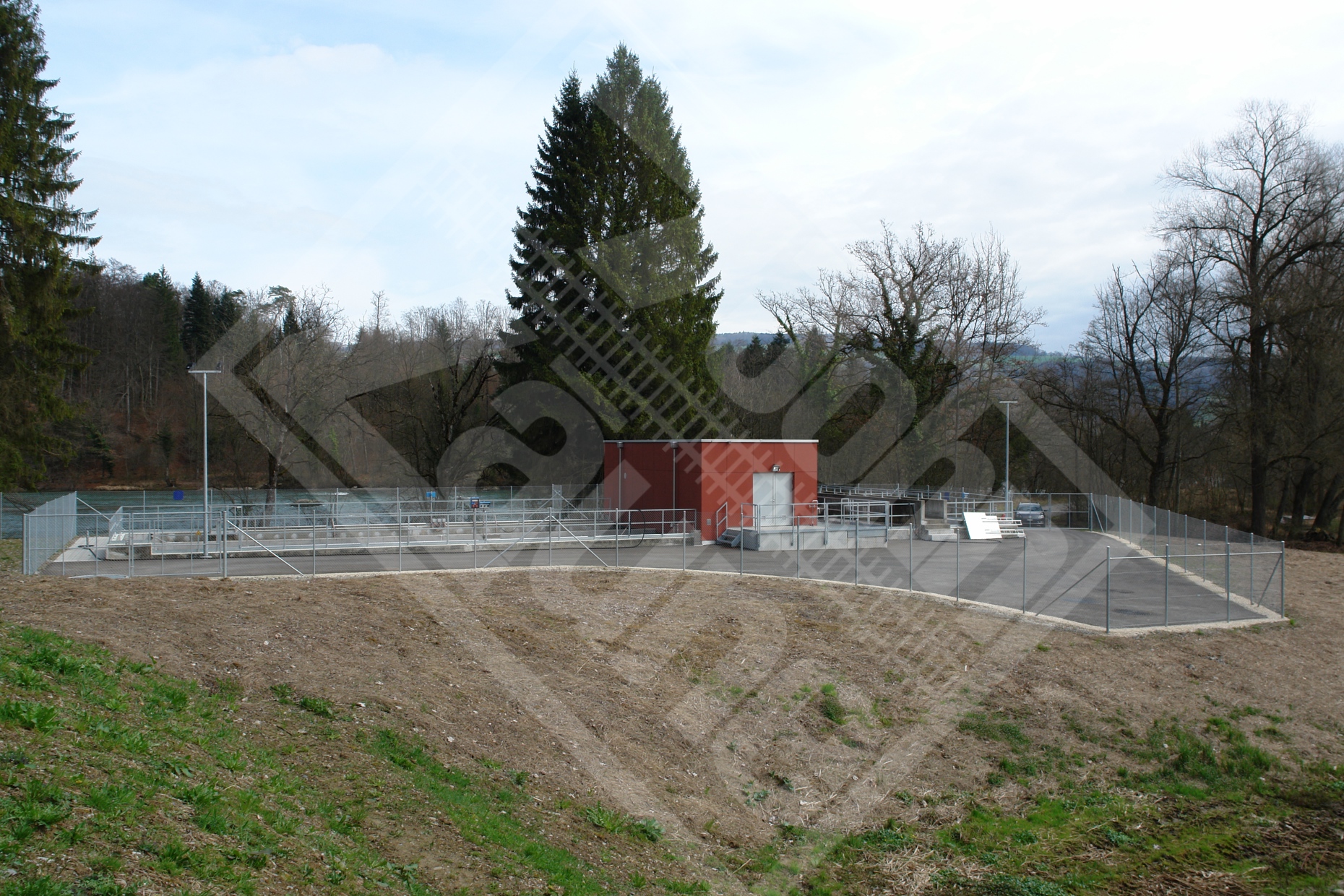6 Diagonalgeflechtzaun um ARA