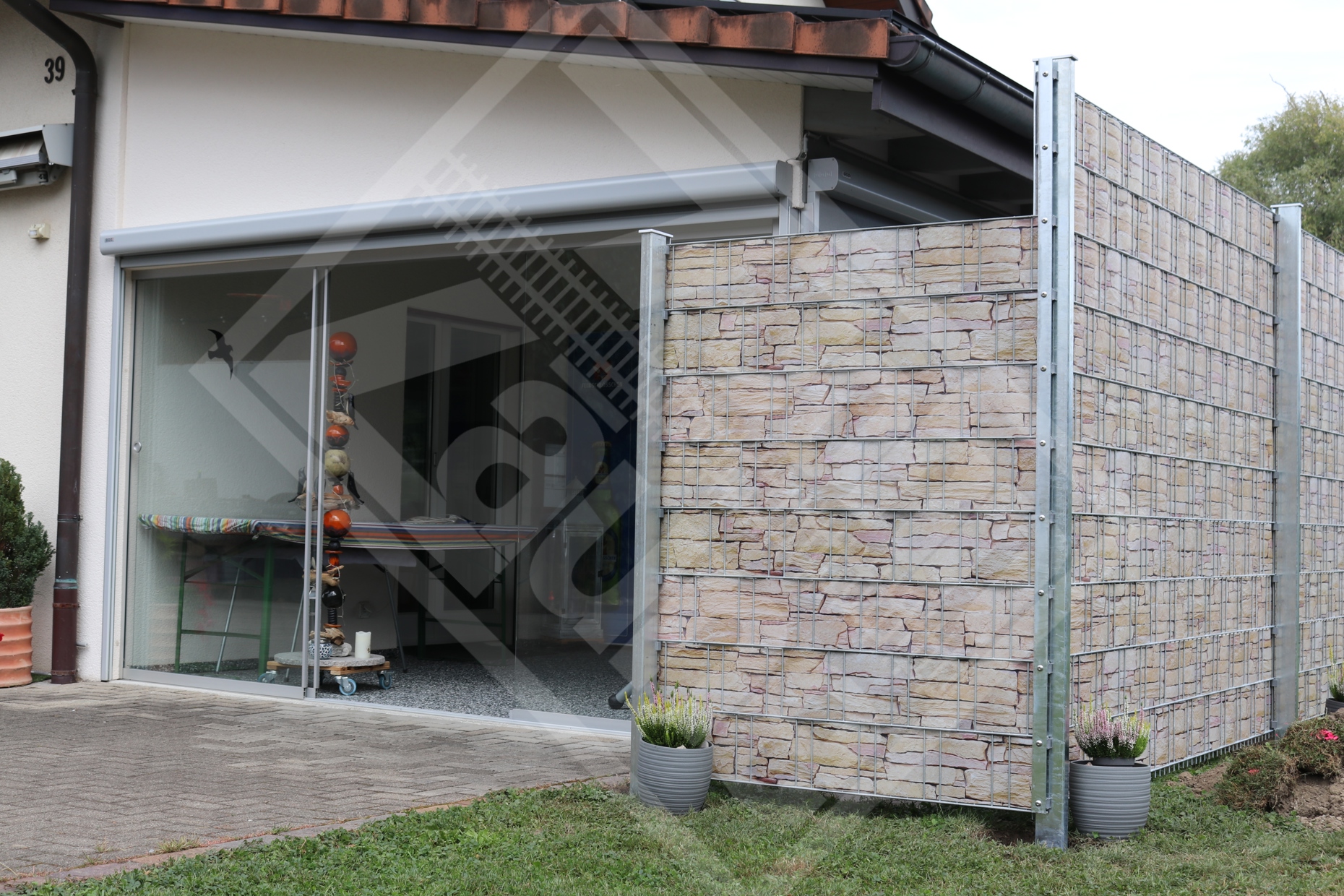 15 Doppelstab-Gittermattenzaun verzinkt mit Sonder-Sichtschutzstreifen Typ 'Mauersteine'