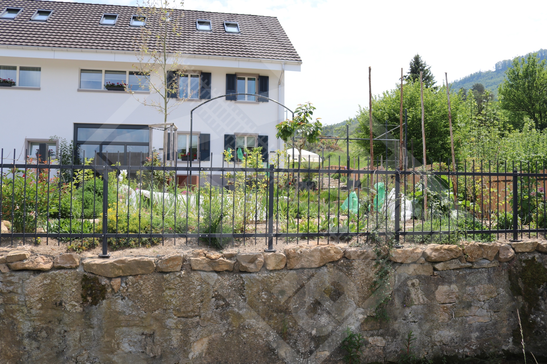 5 Geländer mit Schmuckstäben verzinkt und beschichtet