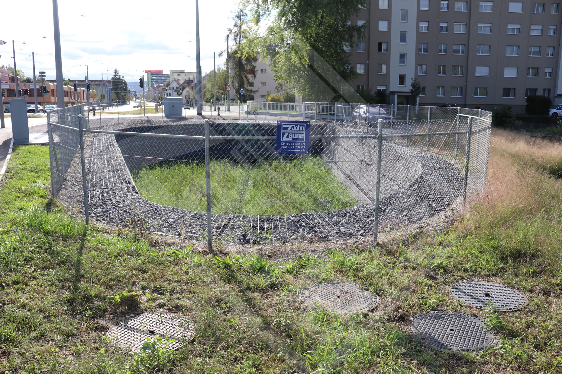 26 Diagonalgeflecht um Sickerbecken