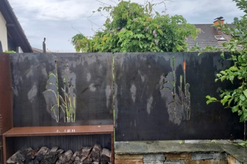 Cortenstahl-Sichtschutz mit Motiv in Wallbach