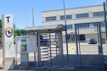 Zaunerhöhung mit Nato-Klingendraht in Othmarsingen