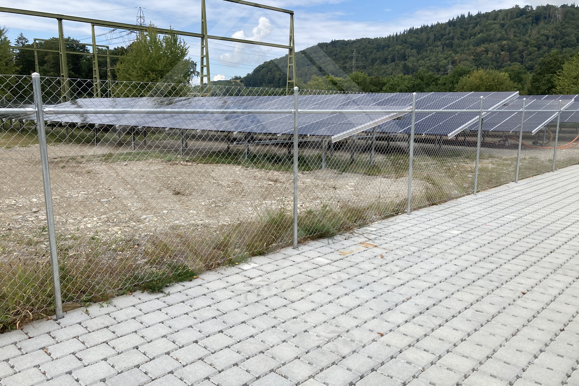 24 Diagonalgeflechtzaun um Solarpark