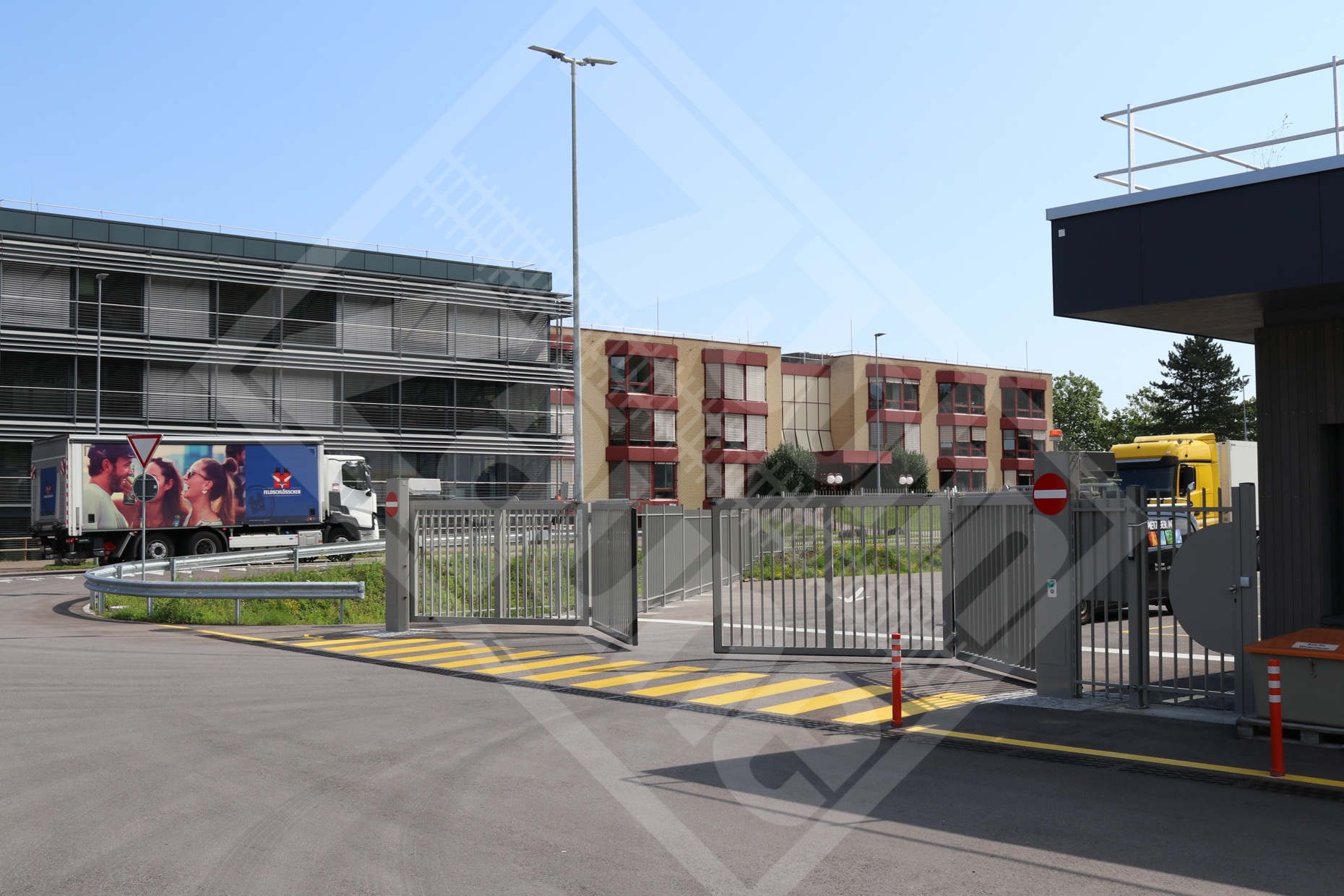 7 Automatische Faltflügeltoranlage
