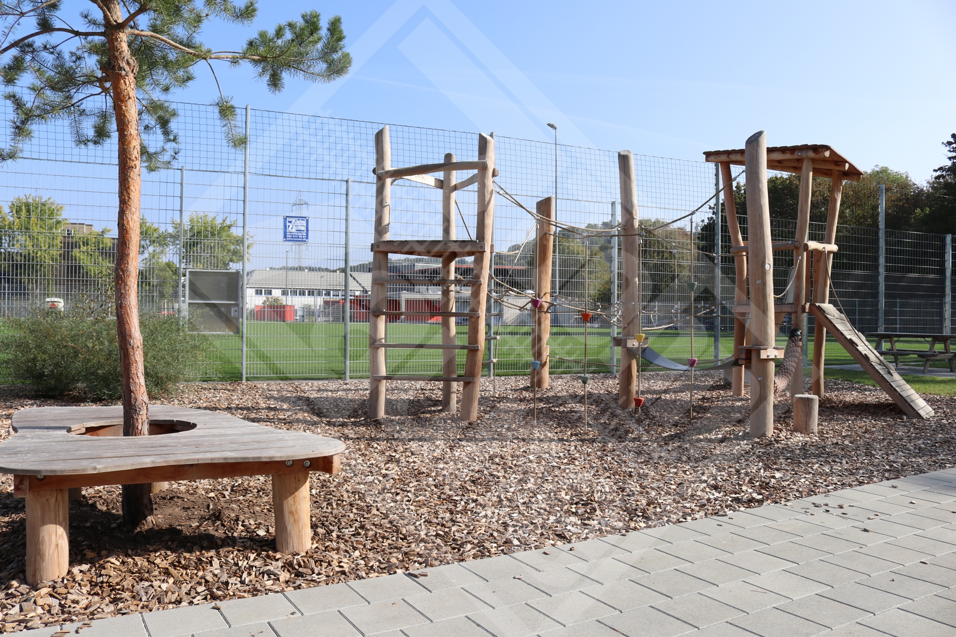 9 Doppelstab-Gittermattenzaun verzinkt, Trennzaun v. Spiel- und Sportplatz