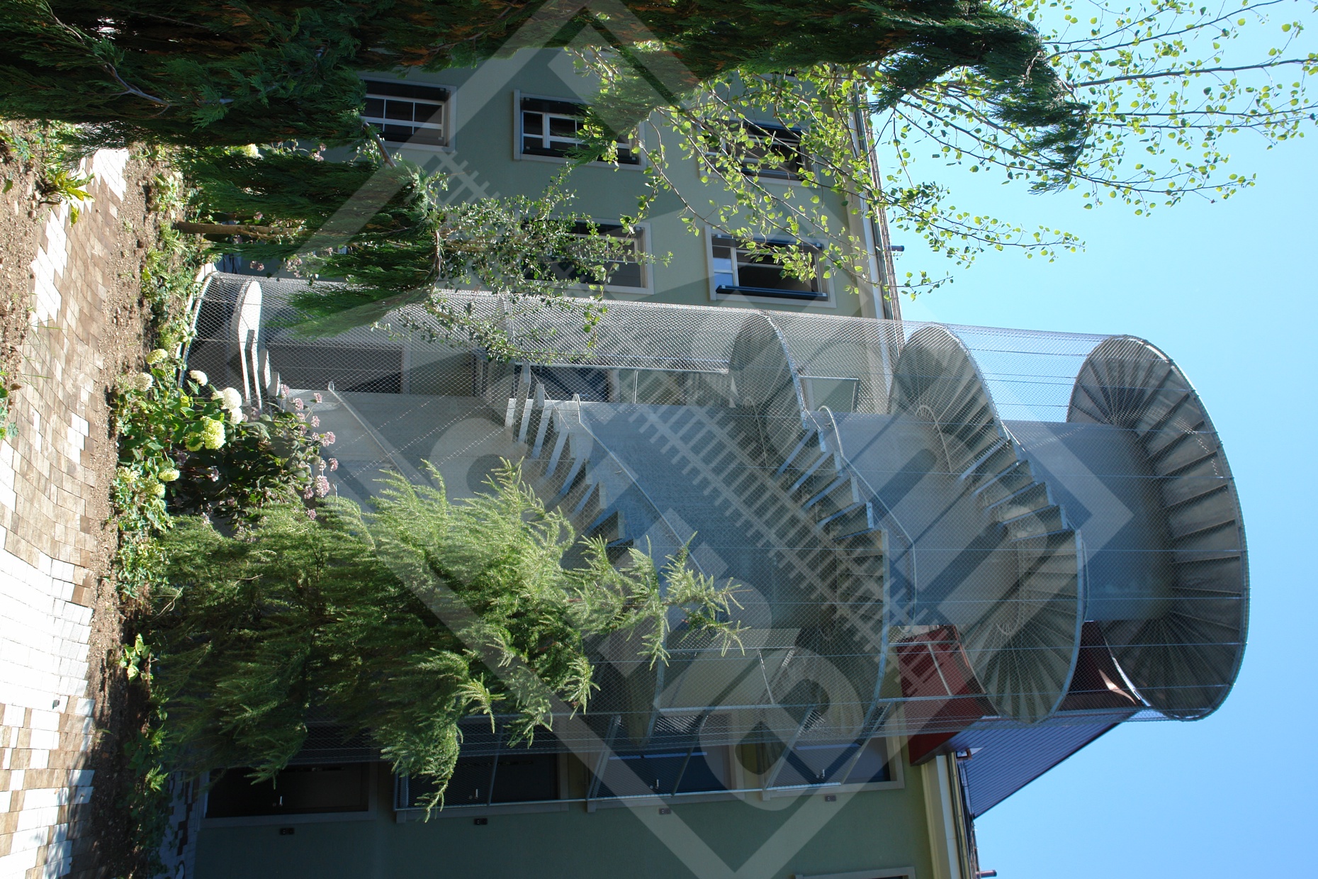 21 Diagonalgeflecht verzinkt am Treppenturm