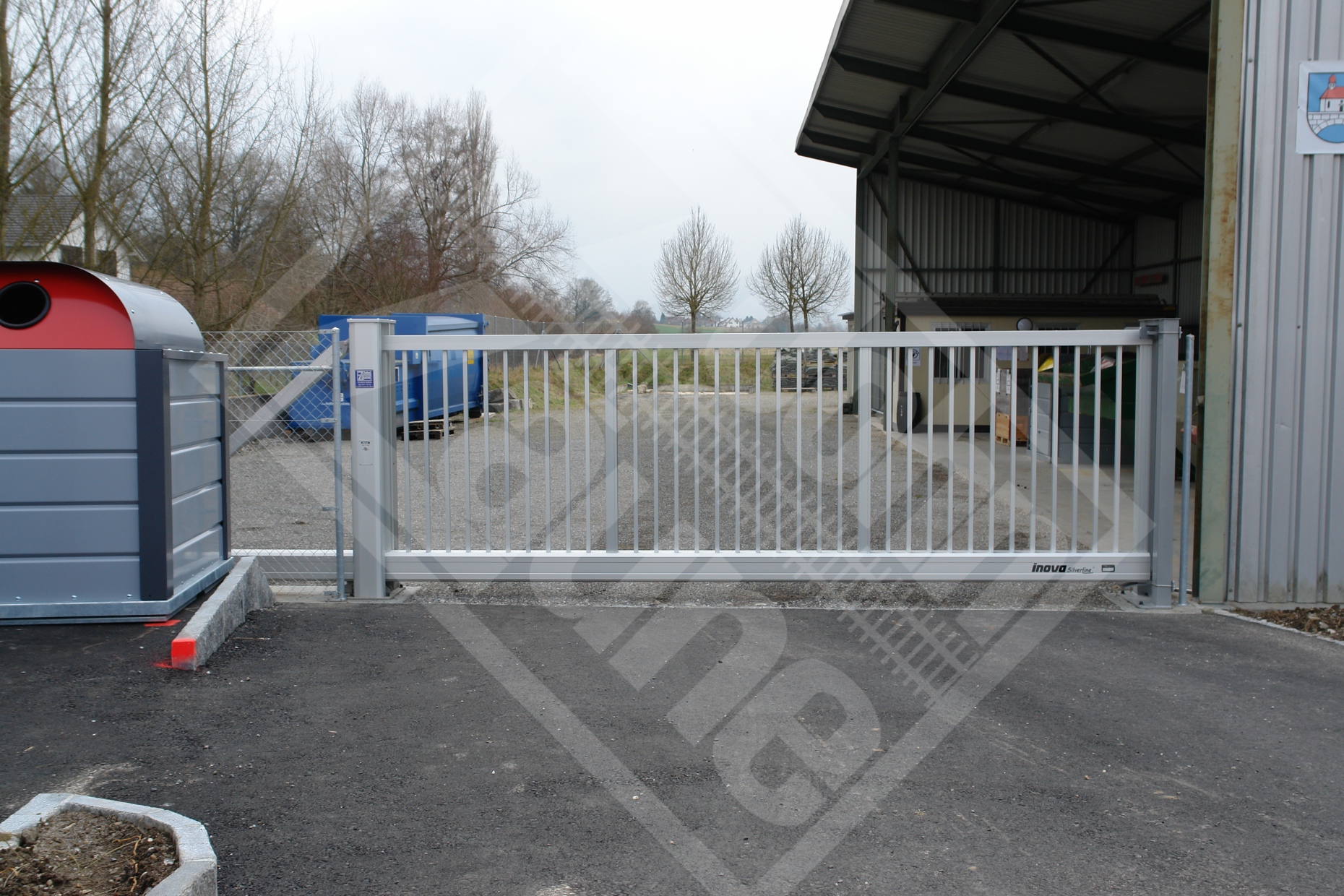 3 Aluminium Schiebetoranlage mit Totmann-Steuerung, Breite 5 m