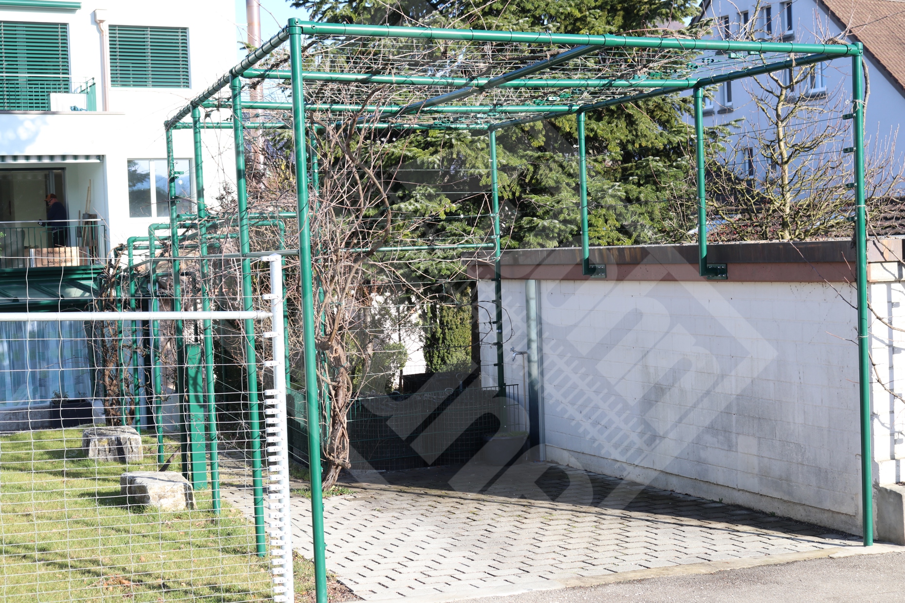 7  Pergola beschichtet in moosgrün