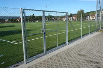 Türen und Tore bei Schul- und Sportplätze