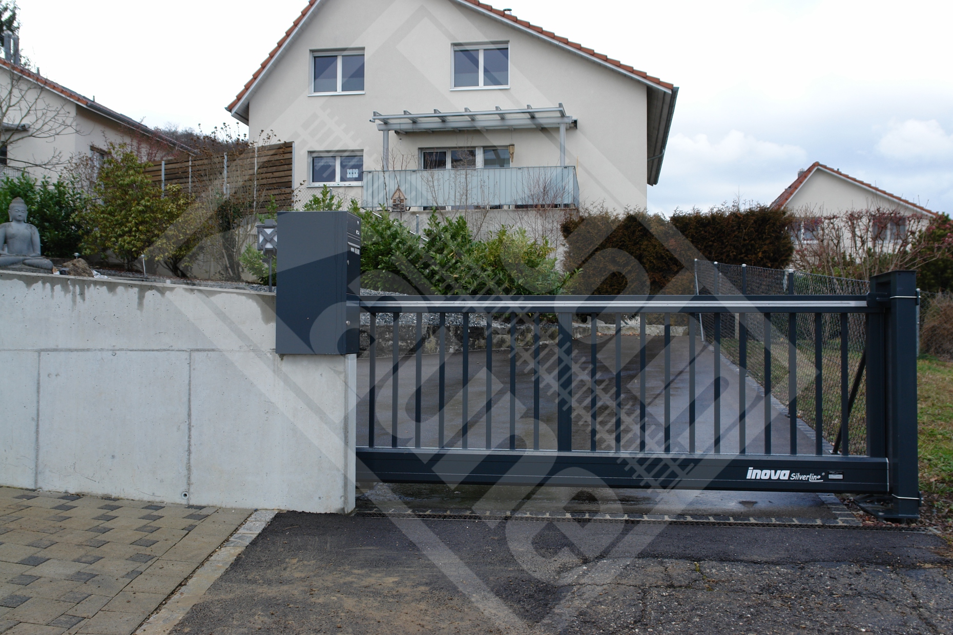 2 Elektrische Schiebetoranlage Aluminium anthrazit beschichtet, Breite 3 m