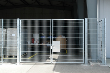 Türen und Tore bei Industriezaunanlagen