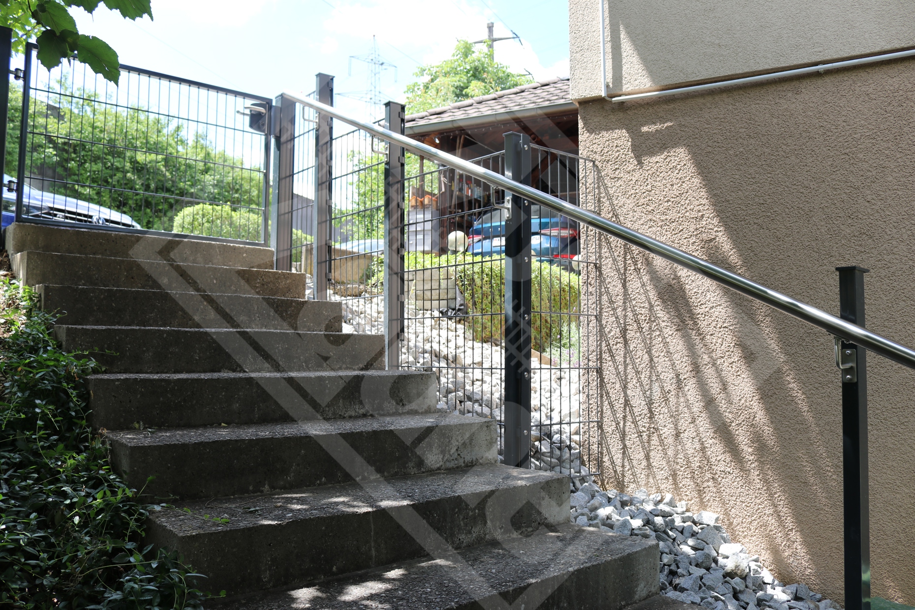 7 Doppelstab-Gittermattenzaun anthrazit beschichtet mit Edelstahl-Handlauf