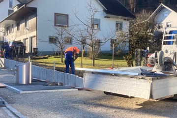 Start der Zaunmontage: Vorbereitung der Pfostenstellung