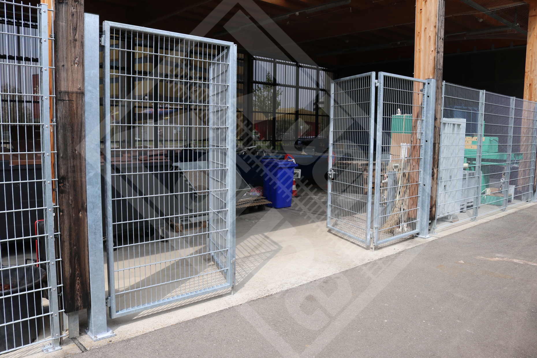 7 Doppelstab-Gittermatten-Faltflügeltor manuell, verzinkt bei Entsorgungsstelle