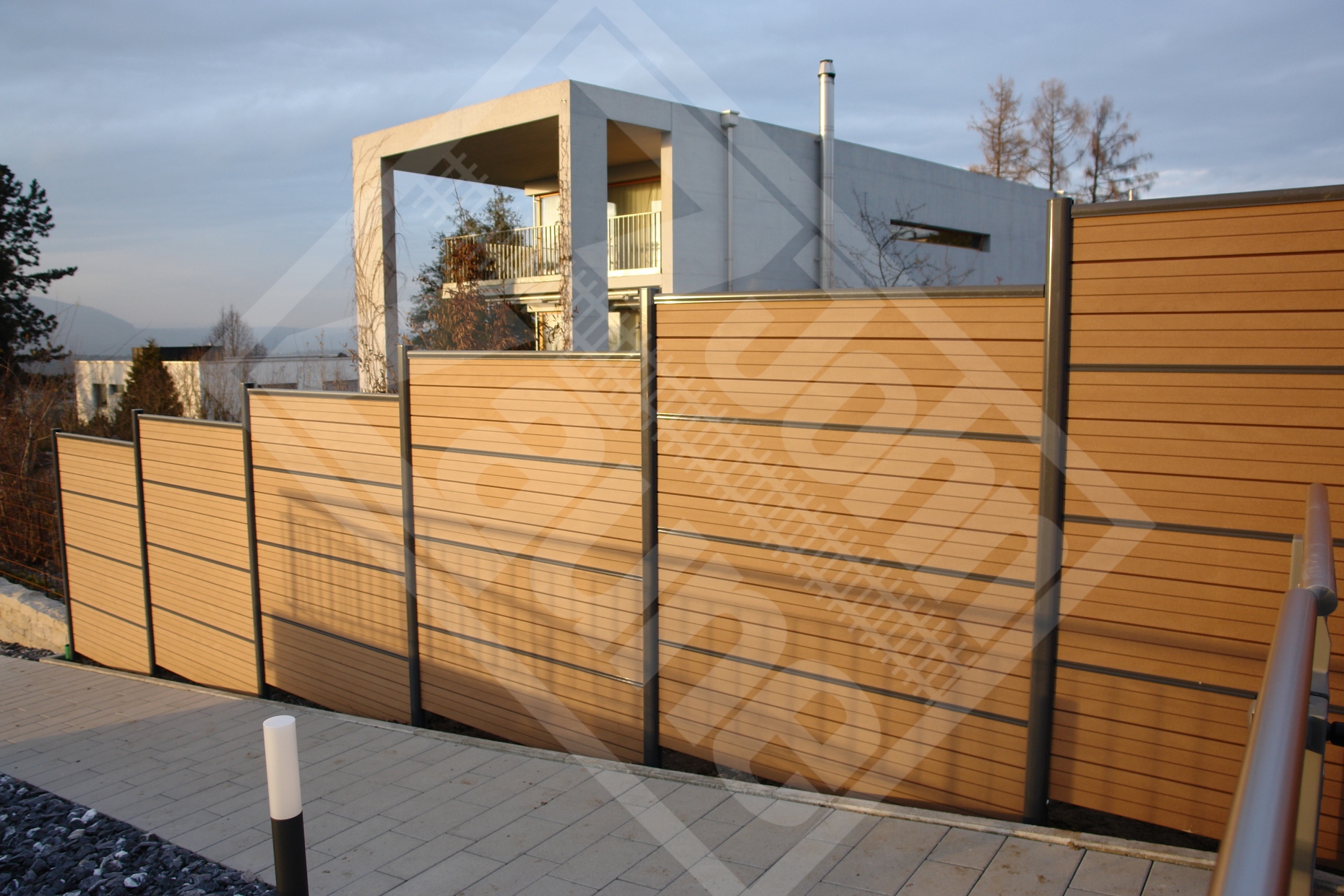 3.2.27 Holz-Sichtschutzwand mit Beleuchtung