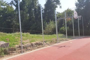 Ballfangzaun mit Doppelstab-Gittermatten in Ehrendingen