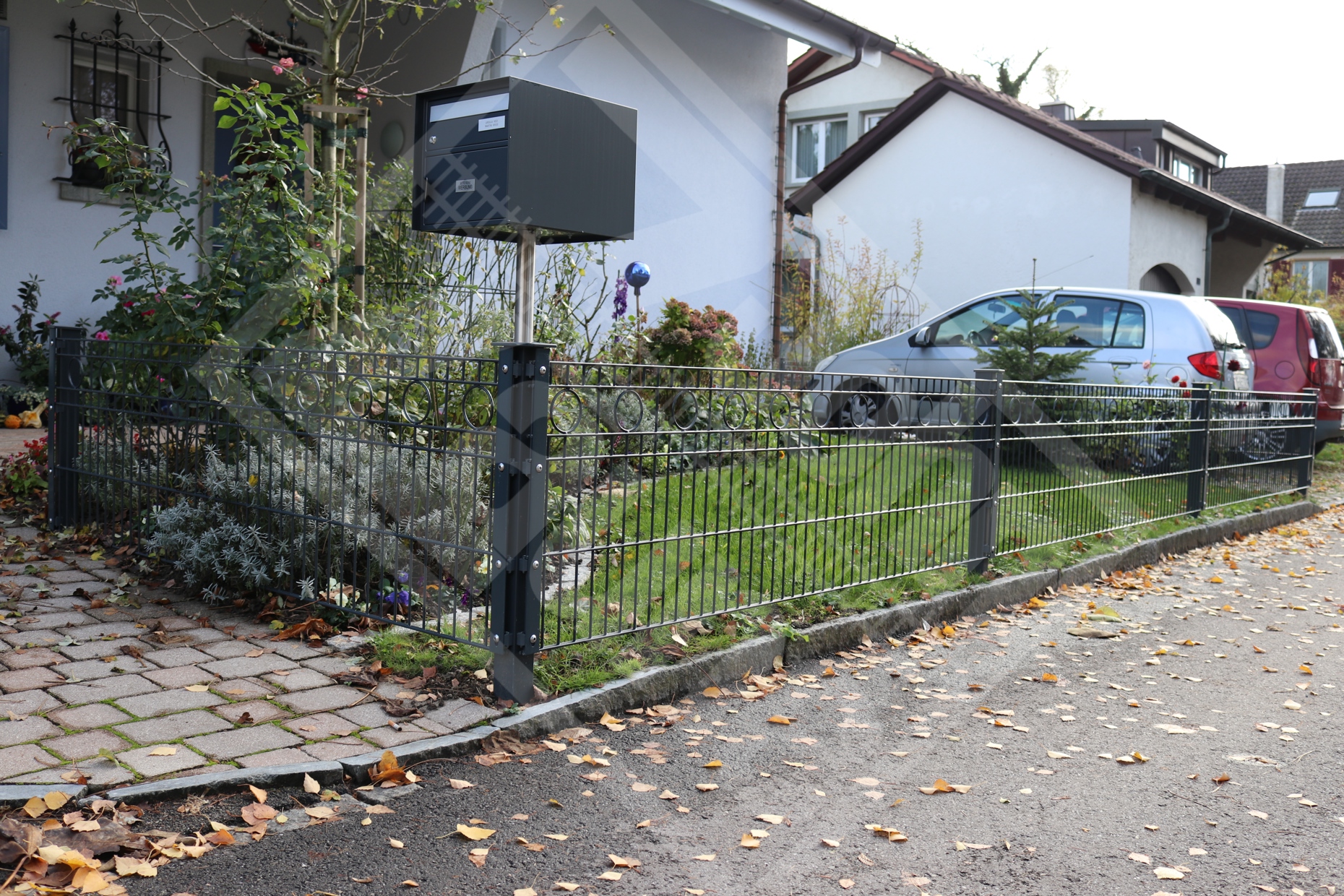 11 Schmuck-Gittermattenzaun Kreis verzinkt und beschichtet