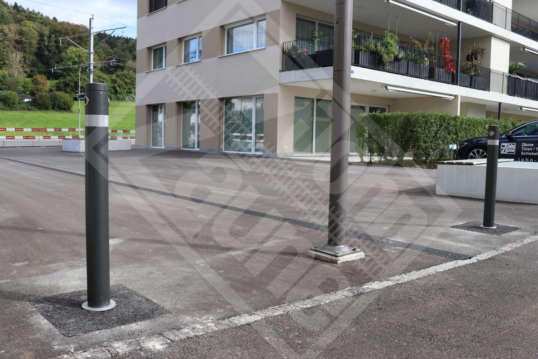 9 Absperrpfosten mit Reflektierstreifen, aushebbar