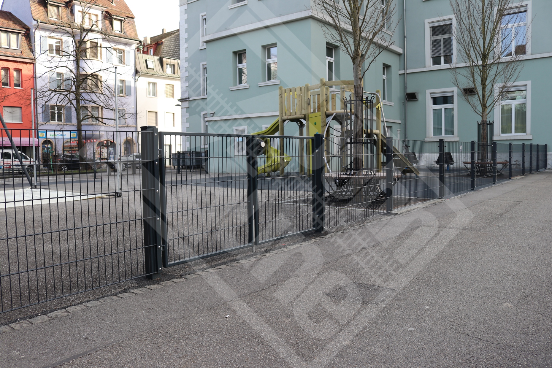 3 Doppelstab-Gittermattenzaun verzinkt u. beschichtet um Schulgelände mit Doppeltor