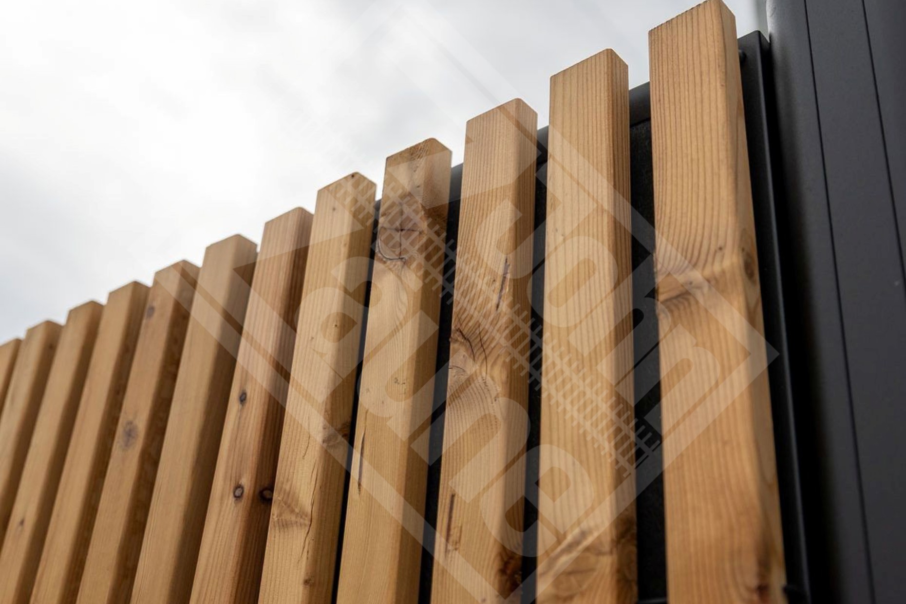 10 Holzverkleidung Tanne druckimprägniert braun senkrecht - Detail