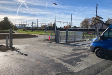 Elektrisches Einfahrts-Schiebetor mit Induktionsschleife Ein-/Ausfahrt Parkplatz in Oftringen