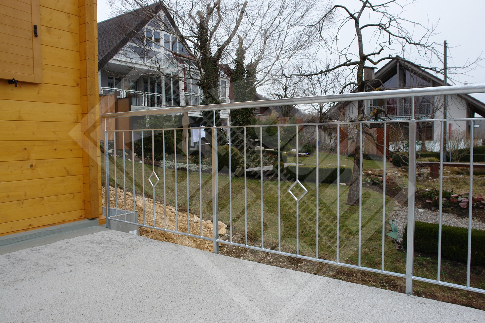 1 Staketengeländer verzinkt mit Handlauf und Rhombus