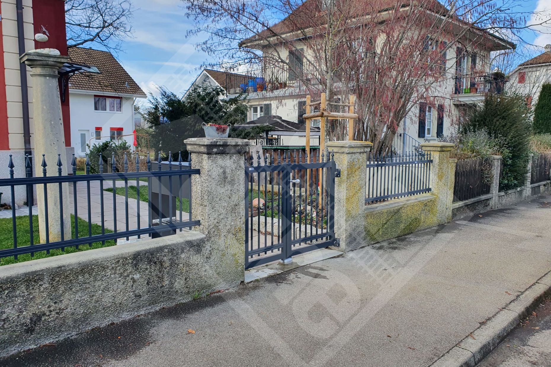 2 Aluminium-Schmuckzaun-Doppeltor mit Zierspitzen