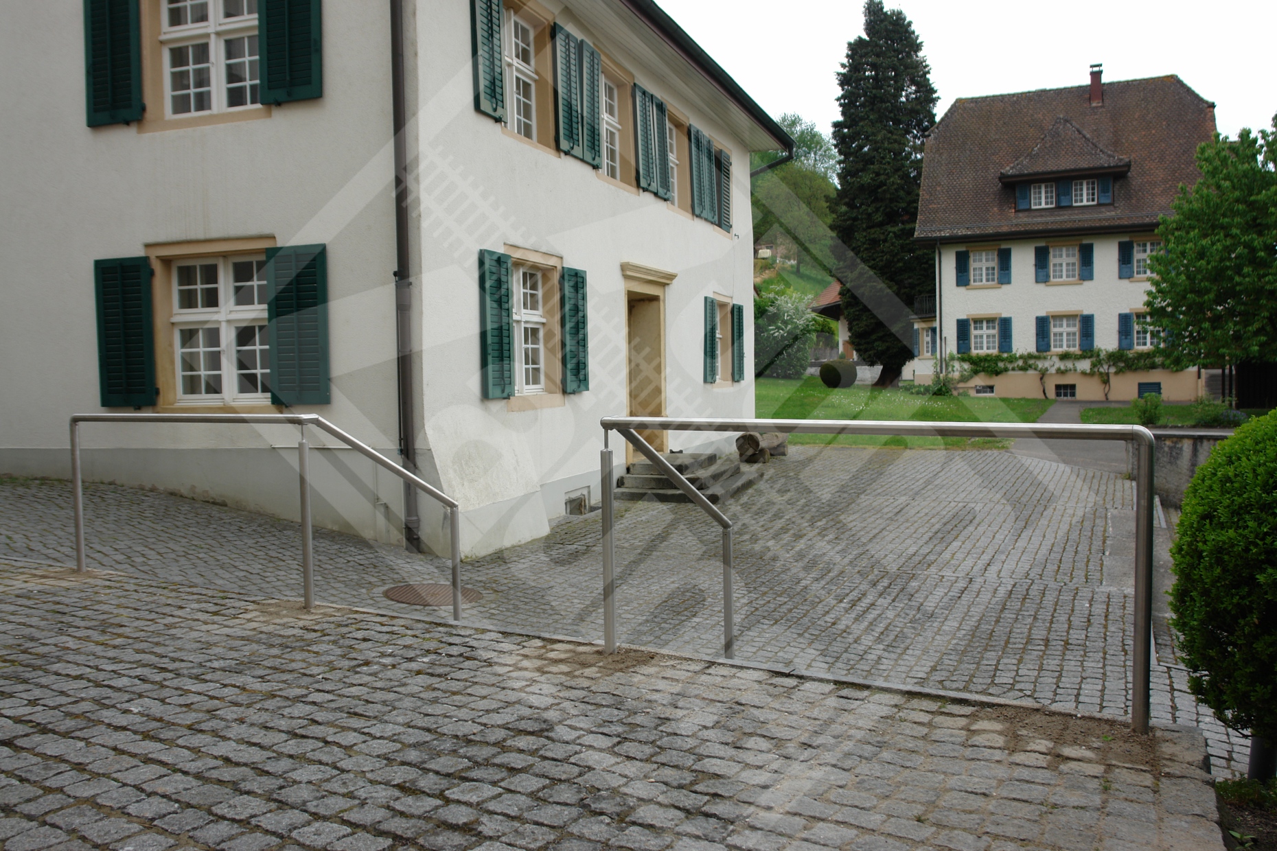 4 Treppen-Handläufe und Pfosten Edelstahl