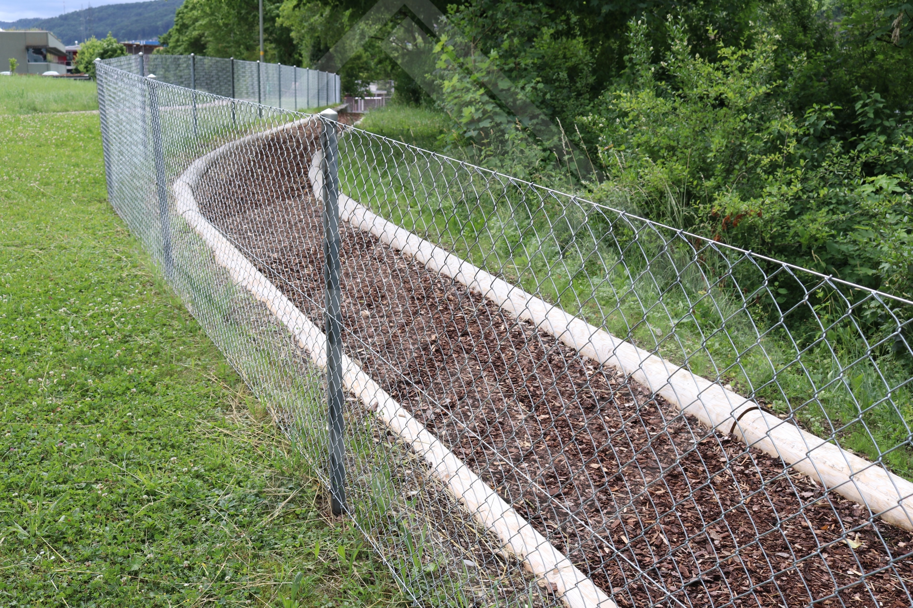 5 Diagonalgeflechtzaun entlang Naturlaufbahn