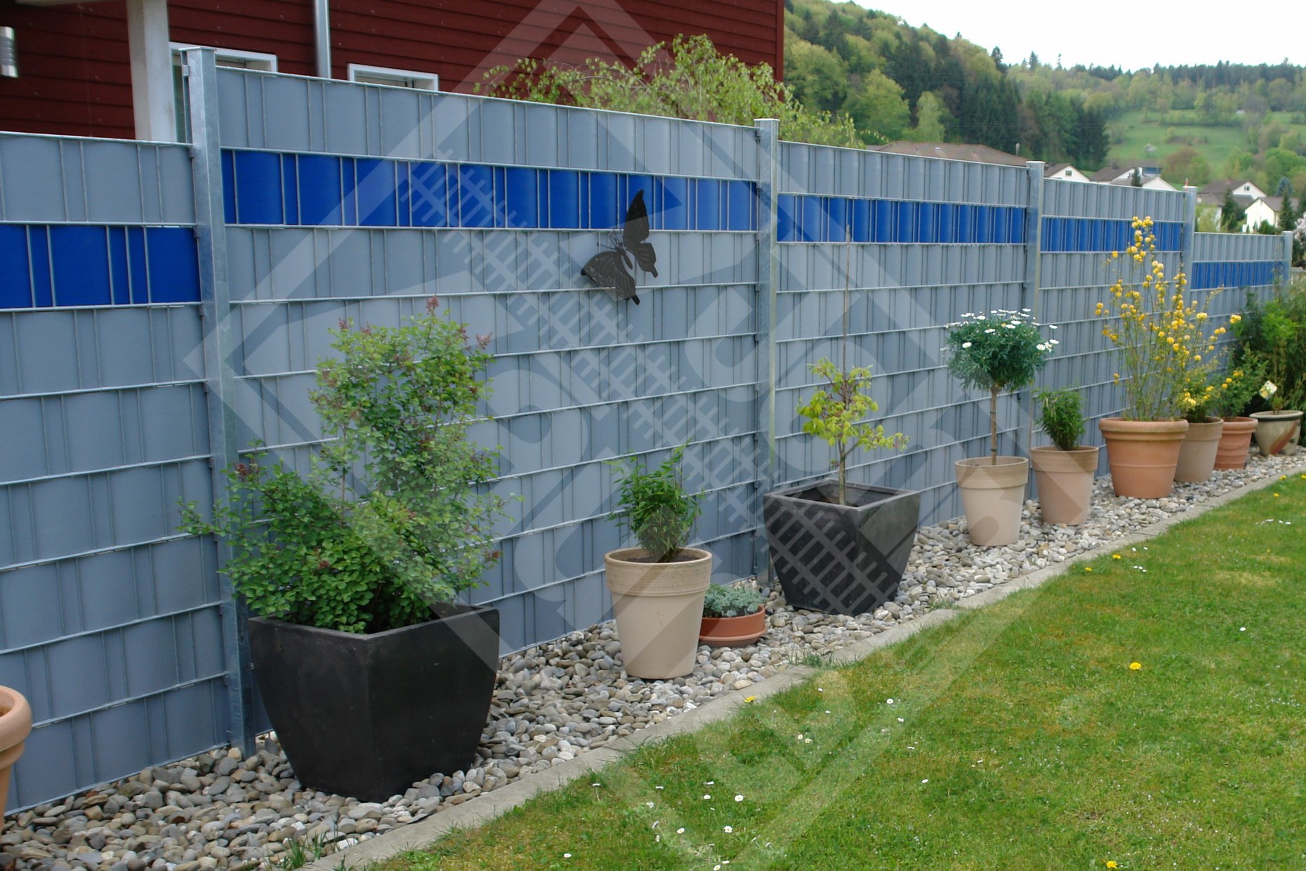 3.1.4 Doppelstab-Gittermattenwand verzinkt mit Kunststoff-Sichtschutzstreifen grau-blau
