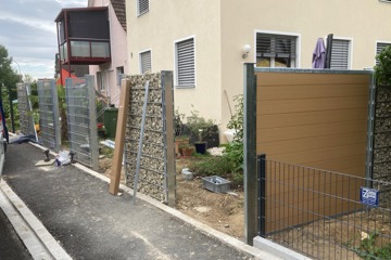 WPC-Sichtschutzzäune und Steinkorbgabionen in Möhlin