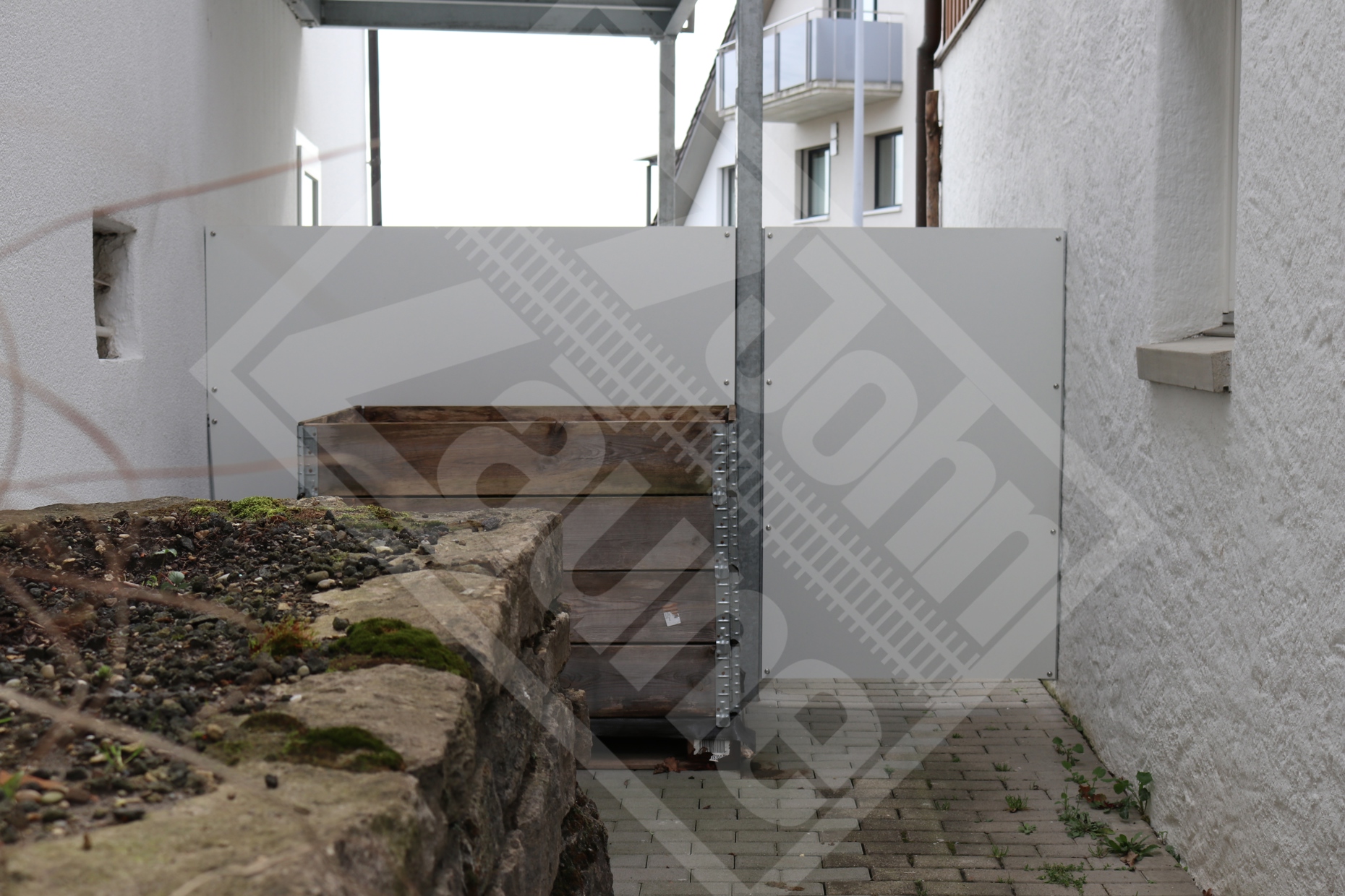 1 Sichtschutzwand aus HPL-Platten weiss mit Profilstahlpfosten feuerverzinkt