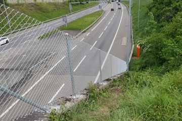 Absturzsicherung am Tunnelportal bei der Autobahn – für sichere Unterhaltsarbeiten