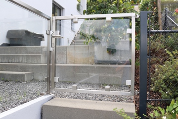 Türen und Tore mit Glasfüllung