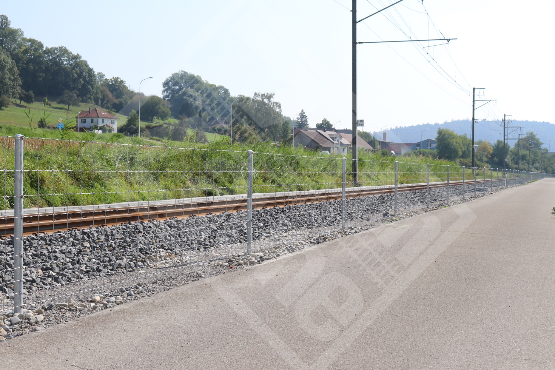 1 Knotengitterzaun verzinkt entlang Radweg-Eisenbahn