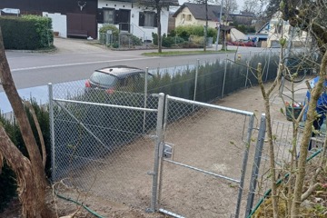 Diagonalgeflechtzaun mit Einflügeltüre fertig montiert