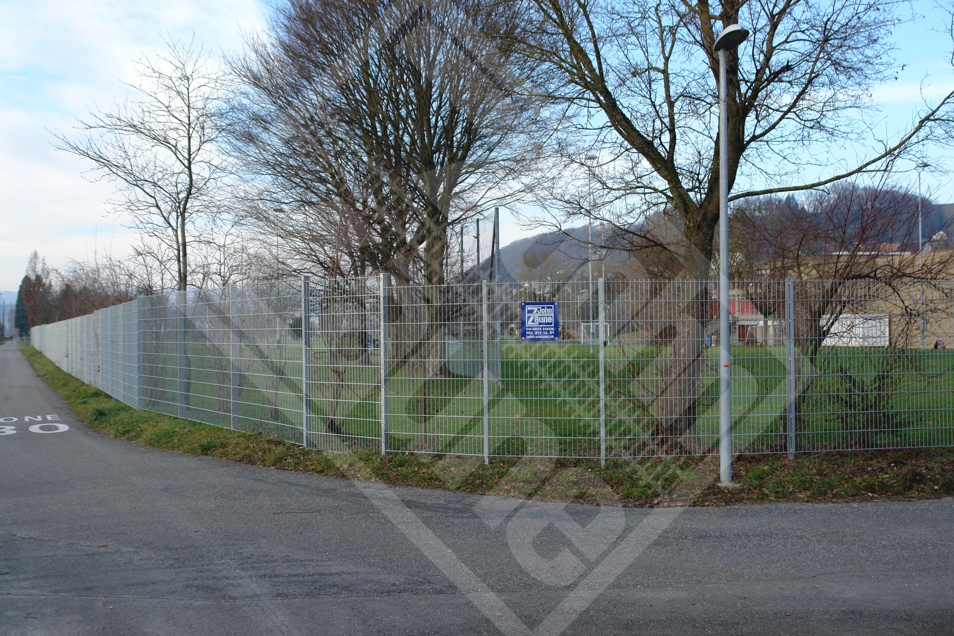 1 Ballfang mit Doppelstab-Gittermatten verzinkt