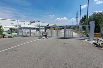 Elektrisches, automatisches Faltflügeltor in Oftringen