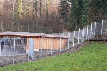 Tiergehege aus Gittermattenzäunen in Bad Zurzach