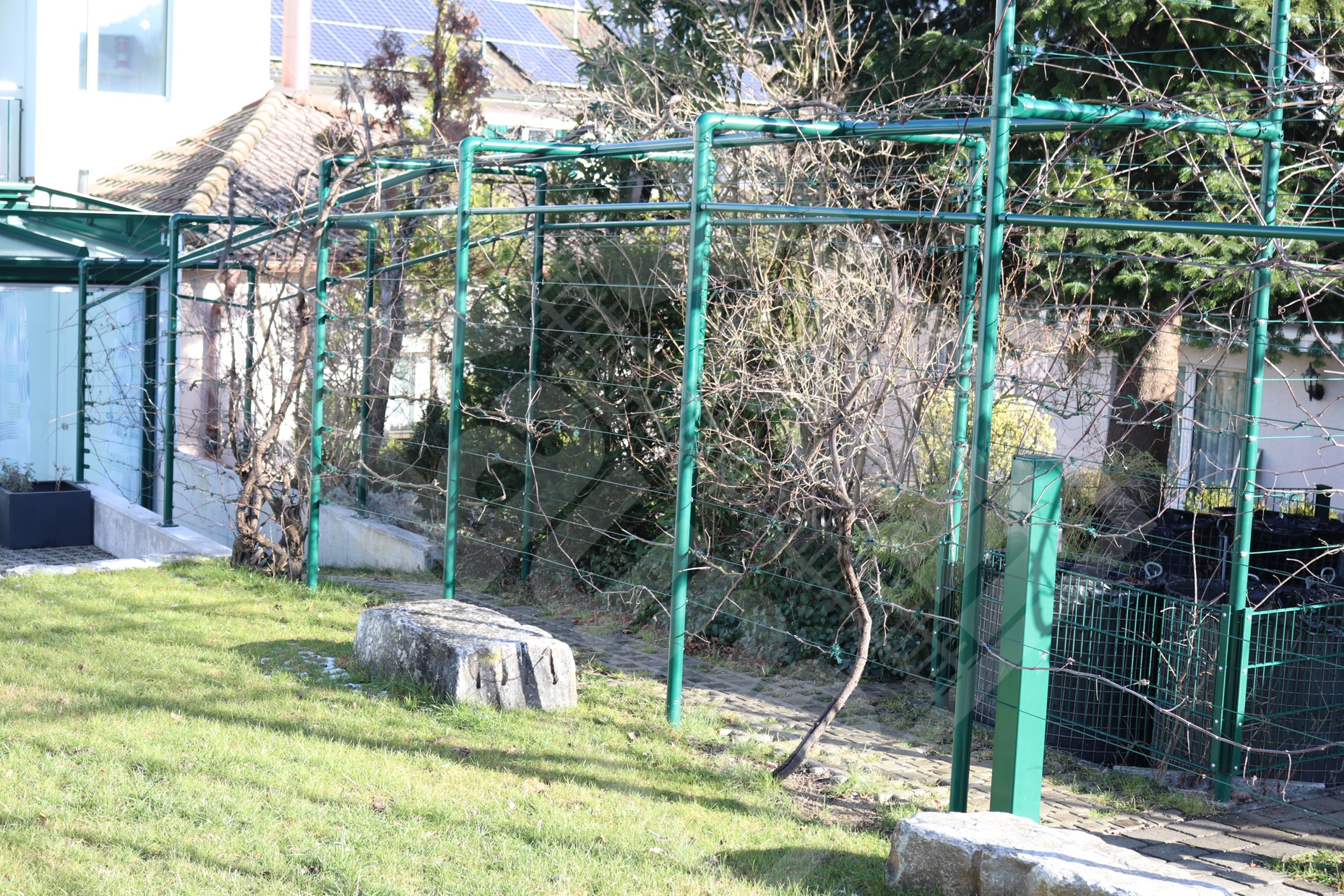 11 Laubengang moosgrün beschichtet