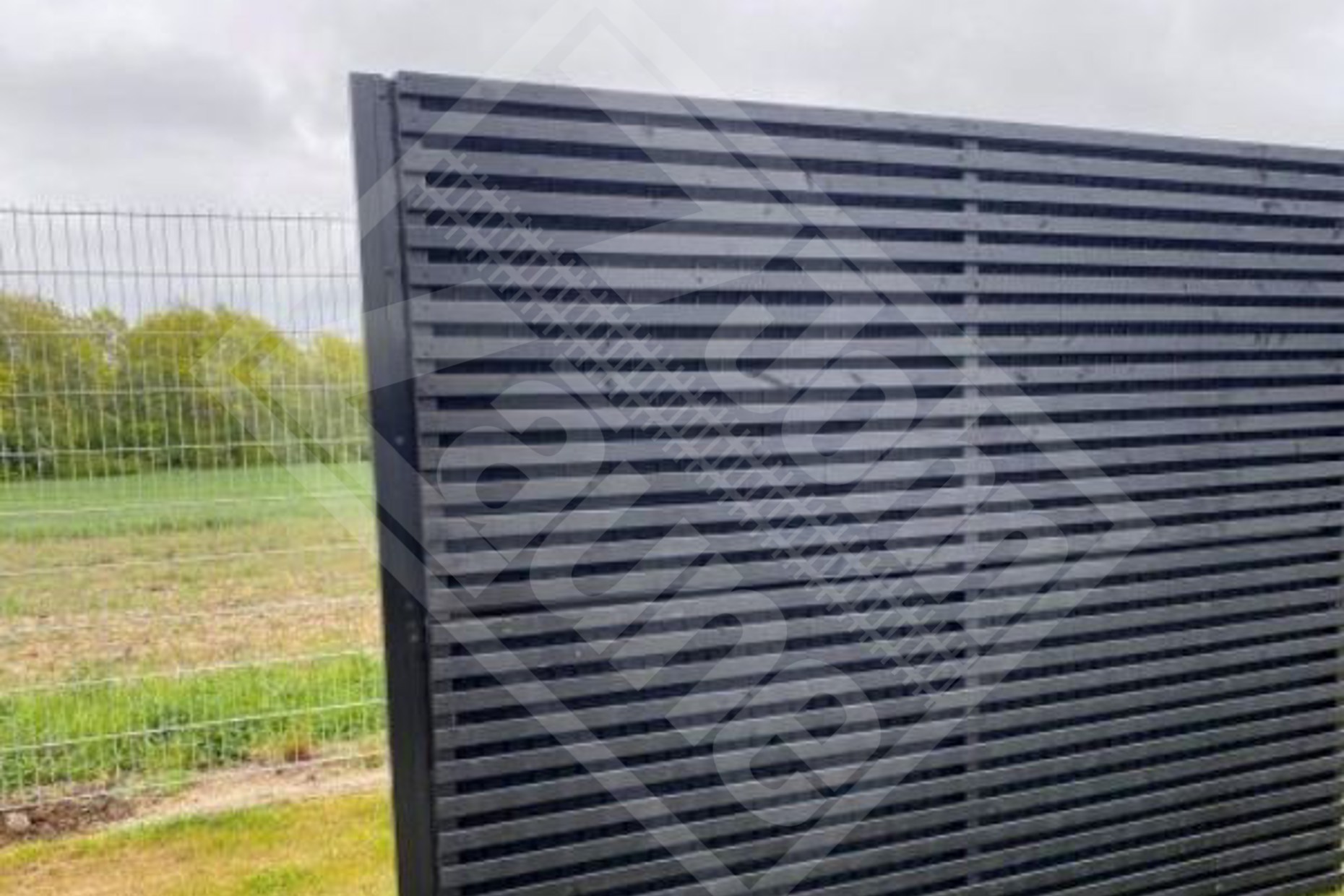 8 Holzverkleidung Tanne schwarz lasiert - horizontal