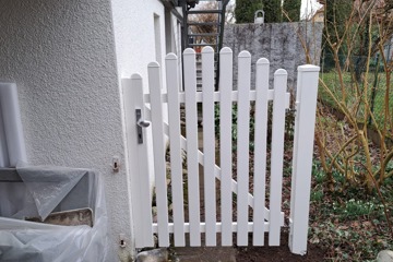 Aluminium-Staketen-Einflügeltor reinweiss in Kleindöttingen