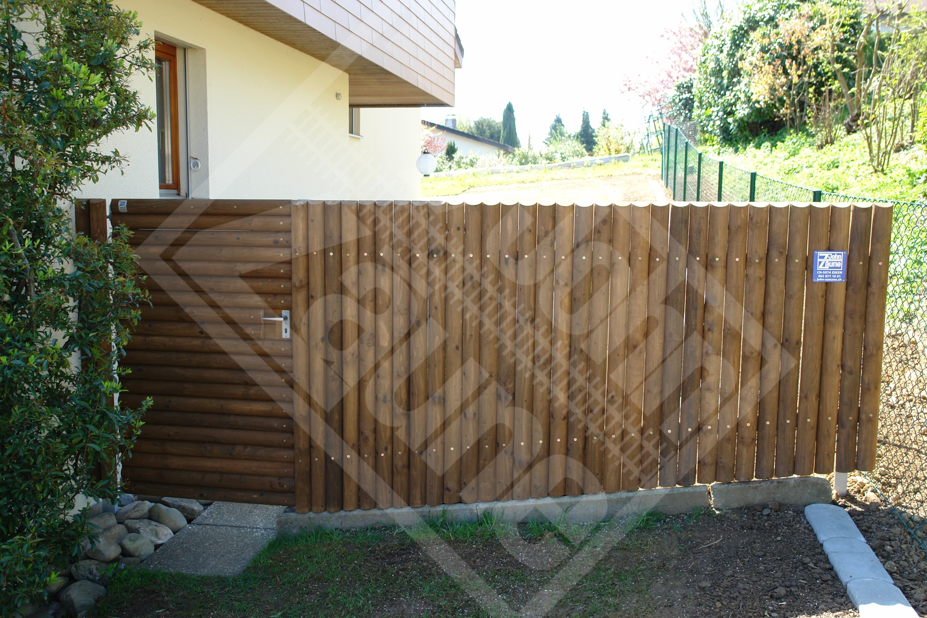 27 Palisaden-Sichtschutzwand senkrecht, Türe waagrecht