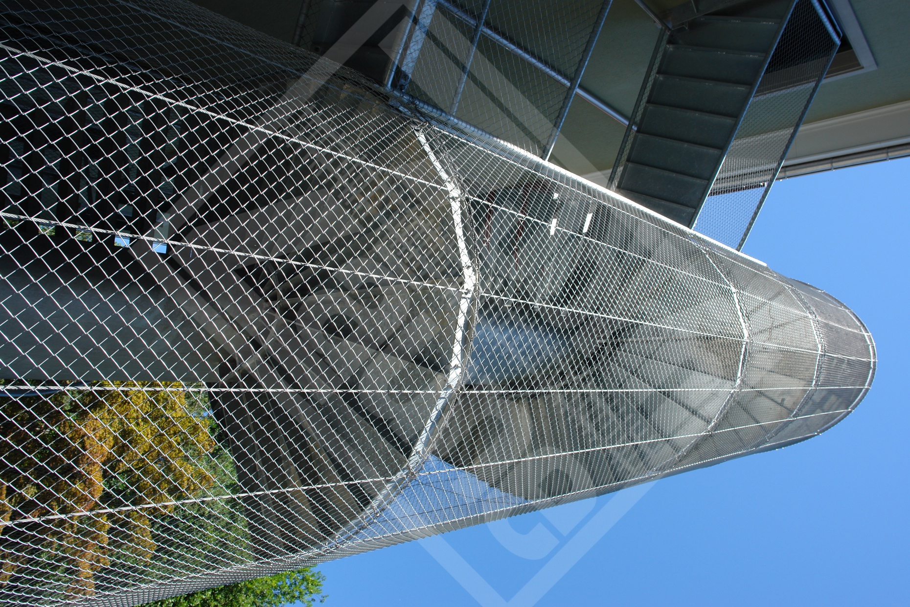 33 Aussentreppenturm mit Diagonalgeflecht